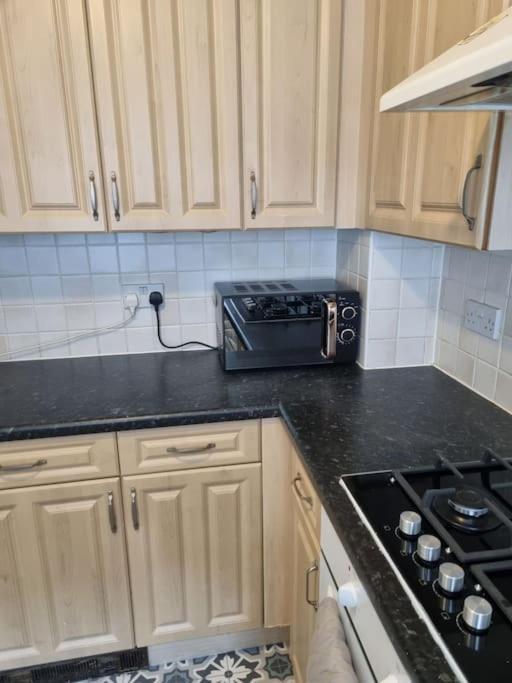 Maidstone Villa 3 Bedroom Free Sports Channels,Parking Sleeps 7 Exterior foto