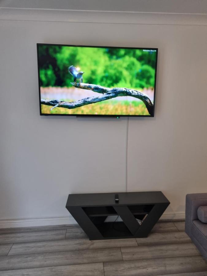 Maidstone Villa 3 Bedroom Free Sports Channels,Parking Sleeps 7 Exterior foto