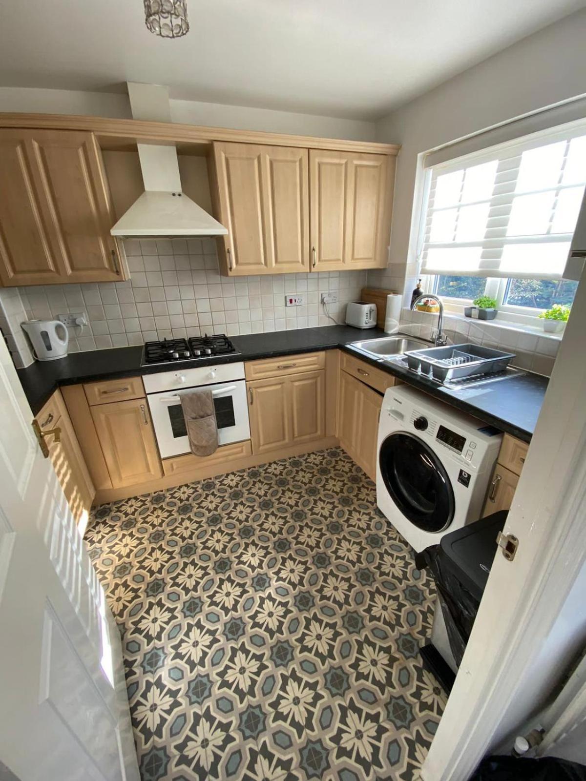 Maidstone Villa 3 Bedroom Free Sports Channels,Parking Sleeps 7 Exterior foto