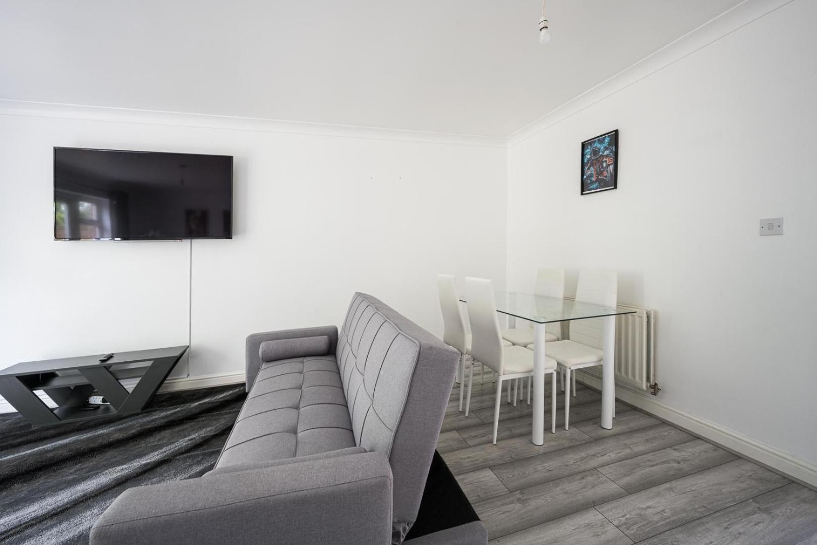 Maidstone Villa 3 Bedroom Free Sports Channels,Parking Sleeps 7 Exterior foto