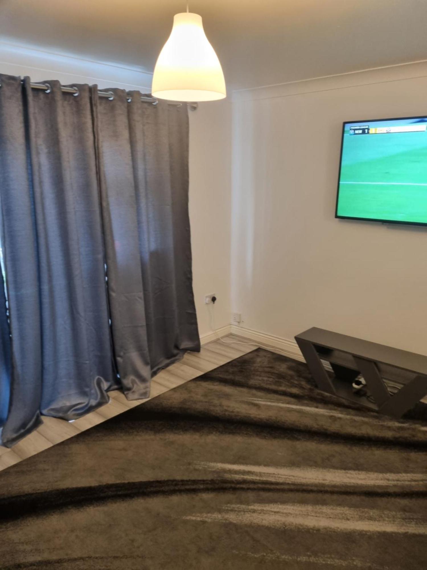 Maidstone Villa 3 Bedroom Free Sports Channels,Parking Sleeps 7 Exterior foto